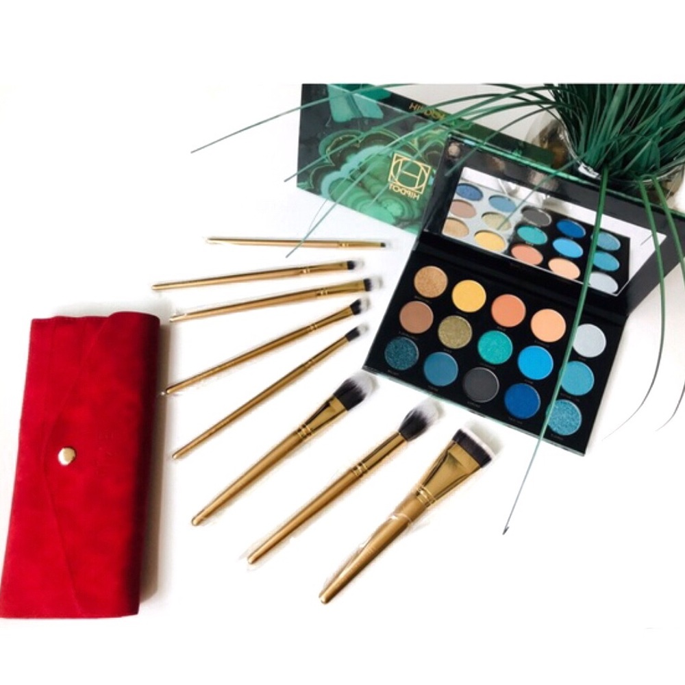 NWT Luxury Brush and Palette bundle